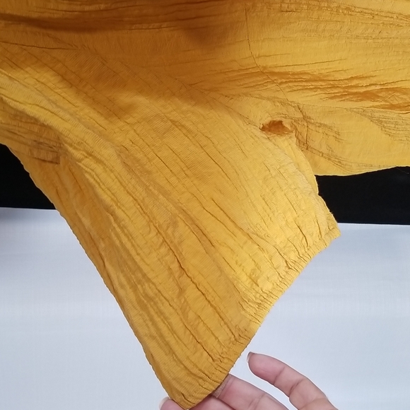 Lane Bryant  Yellow Texturized V neckline bow Top blouse Size 22 - Picture 3 of 12